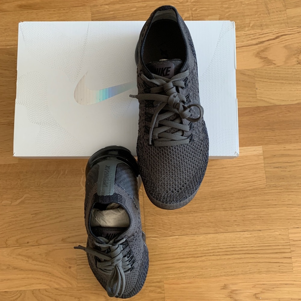 Nike Air Max women’s Vapormax Flyknit TRIPLE BLACK